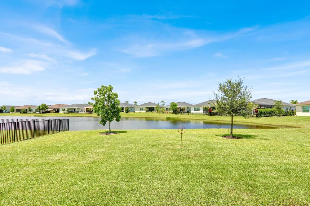 977 SE CROSSWOOD WAY Port St. Lucie, FL 34984