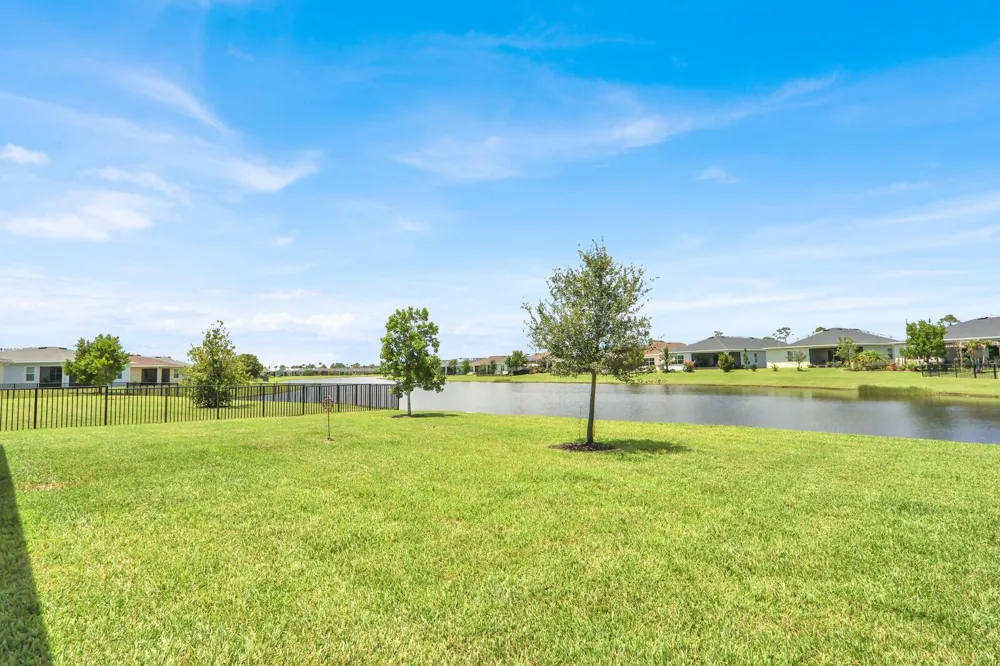 977 SE CROSSWOOD WAY Port St. Lucie, FL 34984