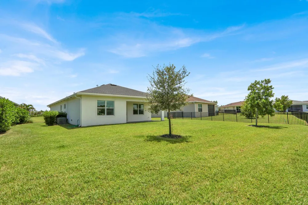 977 SE CROSSWOOD WAY Port St. Lucie, FL 34984