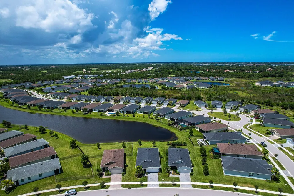 977 SE CROSSWOOD WAY Port St. Lucie, FL 34984