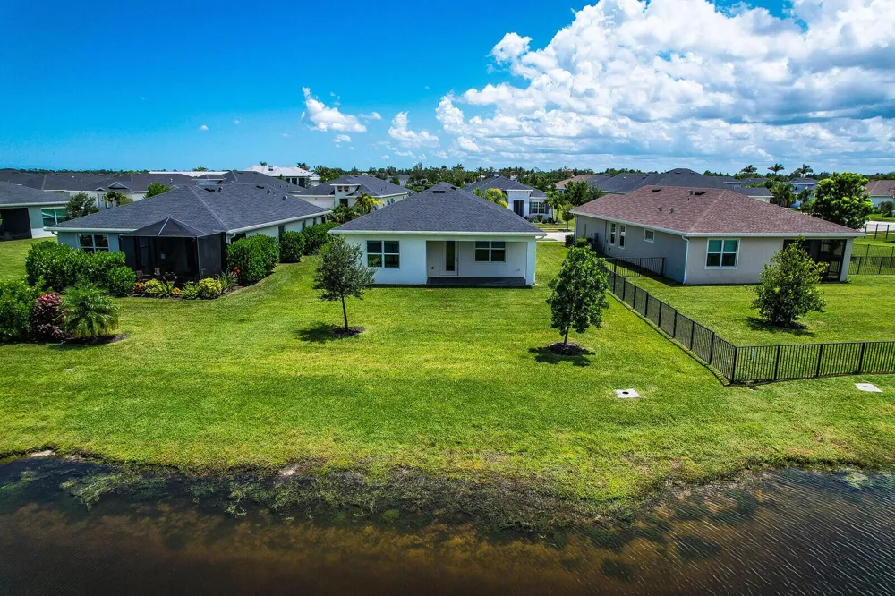 977 SE CROSSWOOD WAY Port St. Lucie, FL 34984