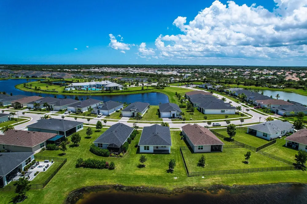 977 SE CROSSWOOD WAY Port St. Lucie, FL 34984