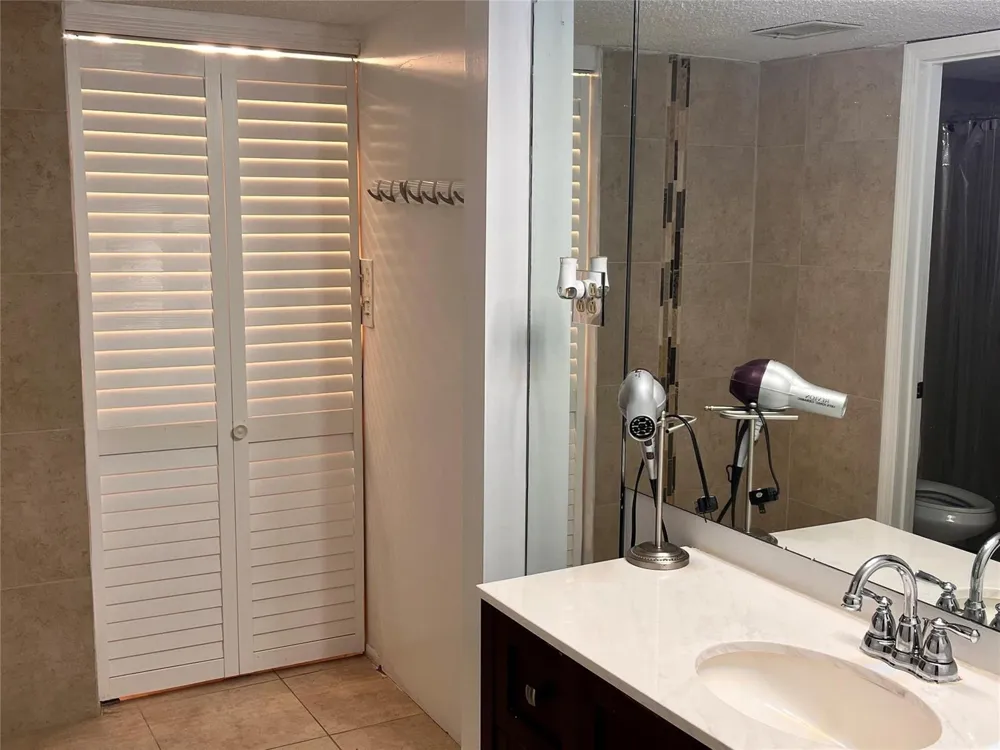 3710 Inverrary Drive #3Y Lauderhill, FL 33319