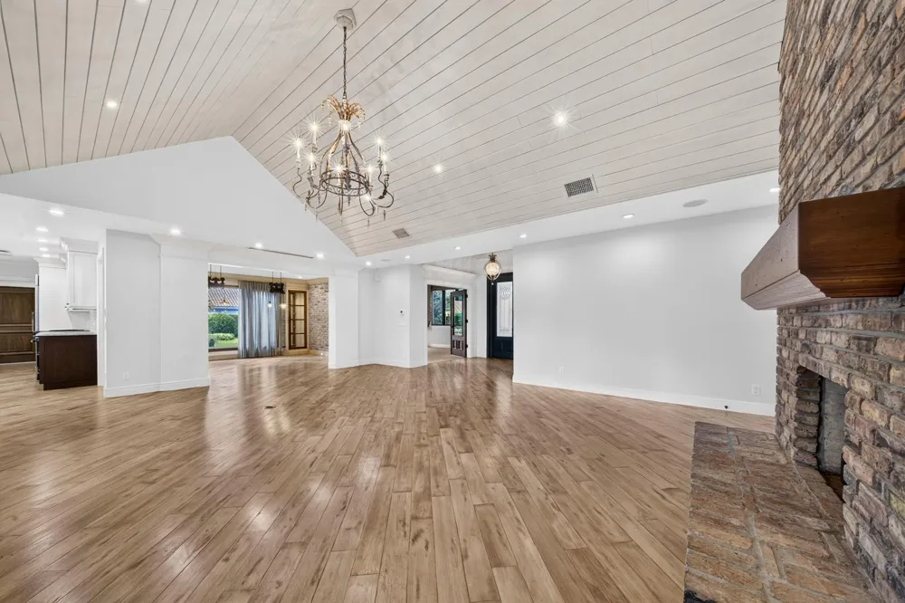 5591 W Leitner Drive Coral Springs, FL 33067