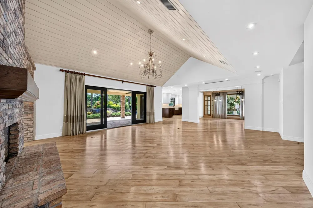 5591 W Leitner Drive Coral Springs, FL 33067