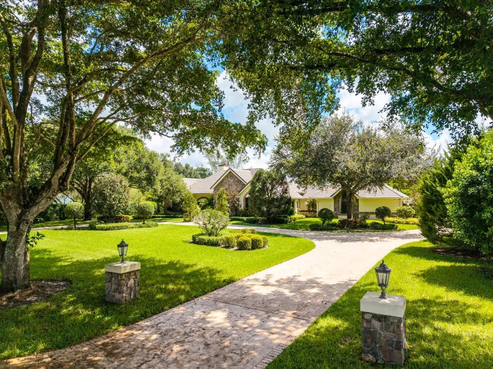 5591 W Leitner Drive Coral Springs, FL 33067