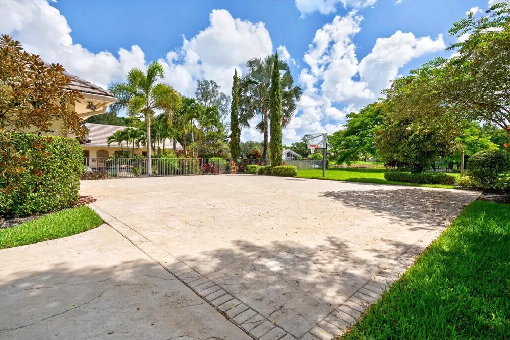 5591 W Leitner Drive Coral Springs, FL 33067
