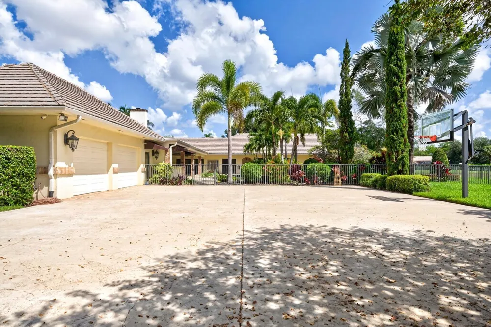 5591 W Leitner Drive Coral Springs, FL 33067