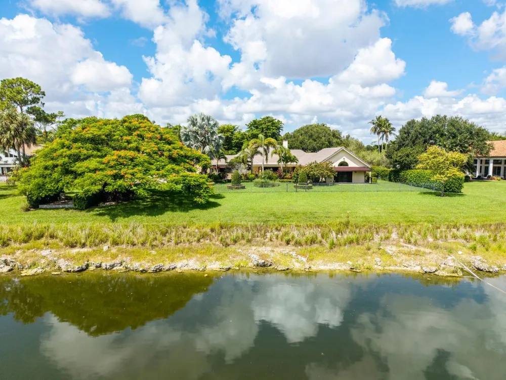 5591 W Leitner Drive Coral Springs, FL 33067