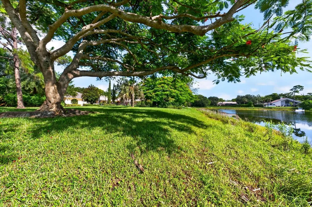 5591 W Leitner Drive Coral Springs, FL 33067