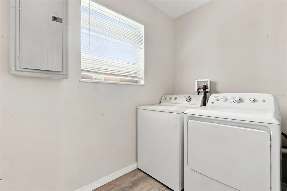 1840 GLENGARY STREET Sarasota, FL 34231