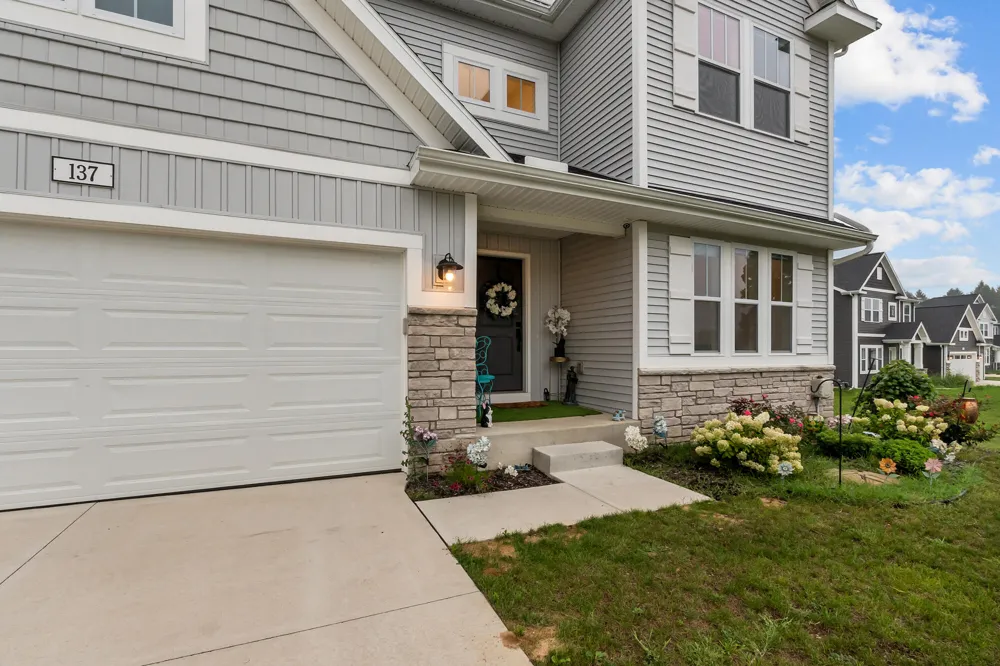 137 Tiger Lillie Lane Niles, MI 49120