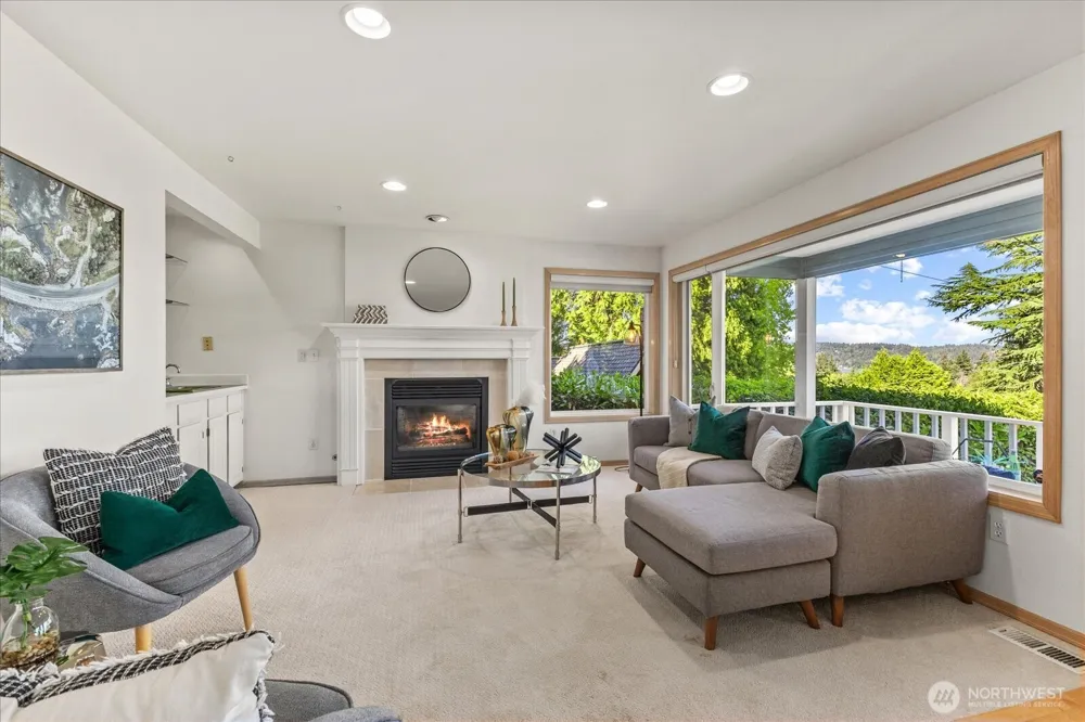 9009 45th Avenue NE Seattle, WA 98115