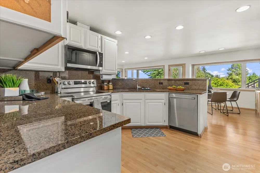 9009 45th Avenue NE Seattle, WA 98115
