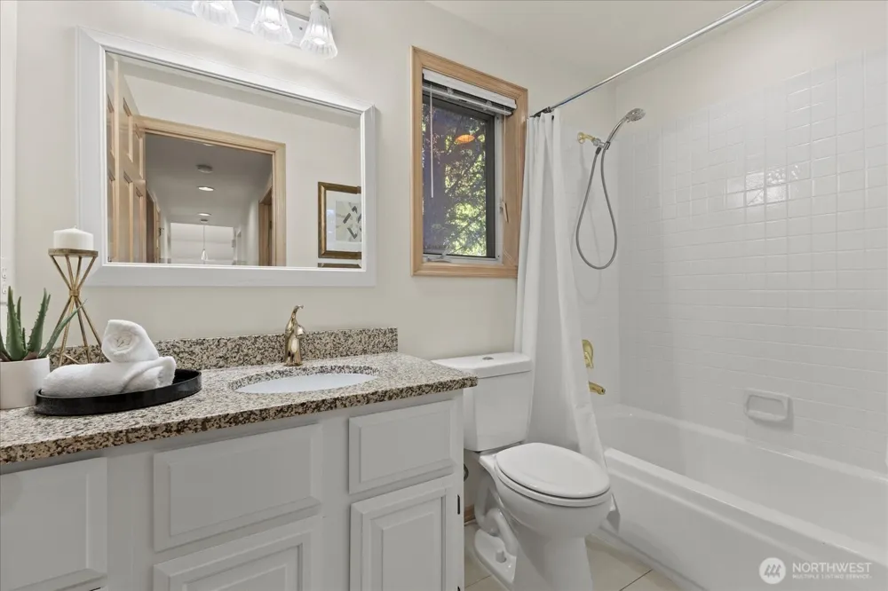 9009 45th Avenue NE Seattle, WA 98115