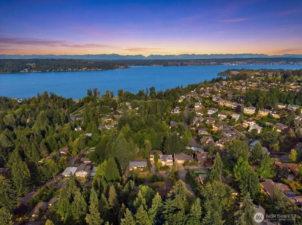 9009 45th Avenue NE Seattle, WA 98115