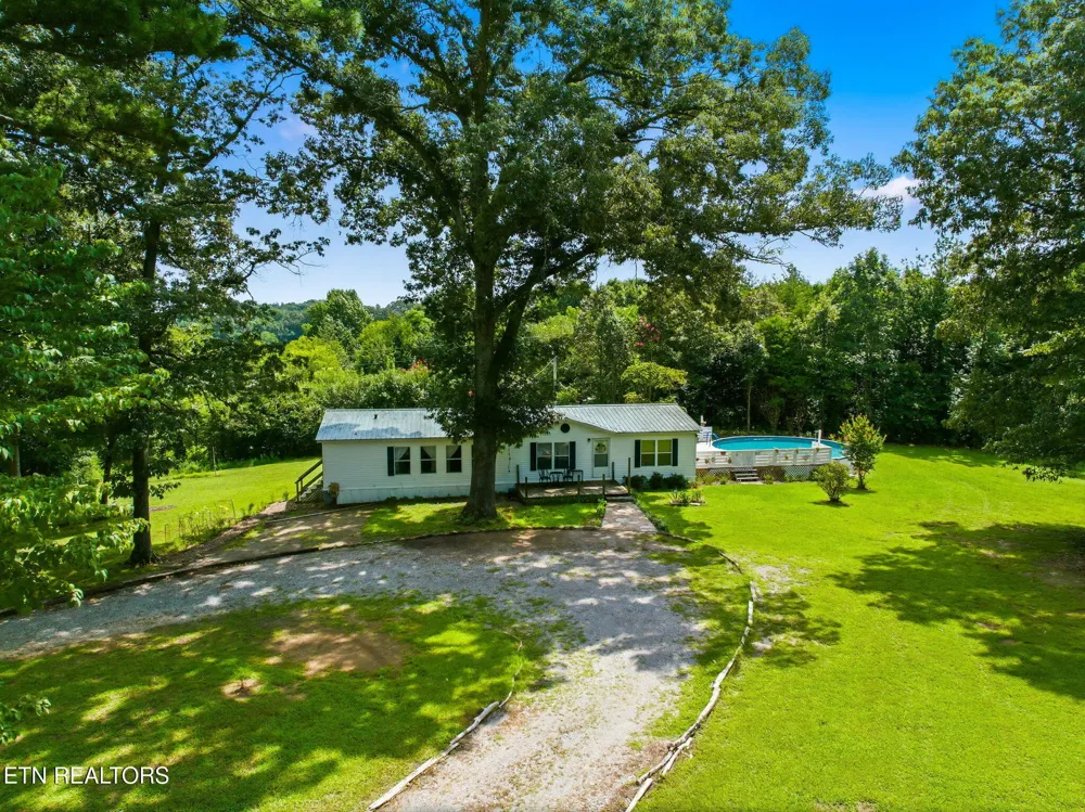 234 Greenbriar Rd Sweetwater, TN 37874