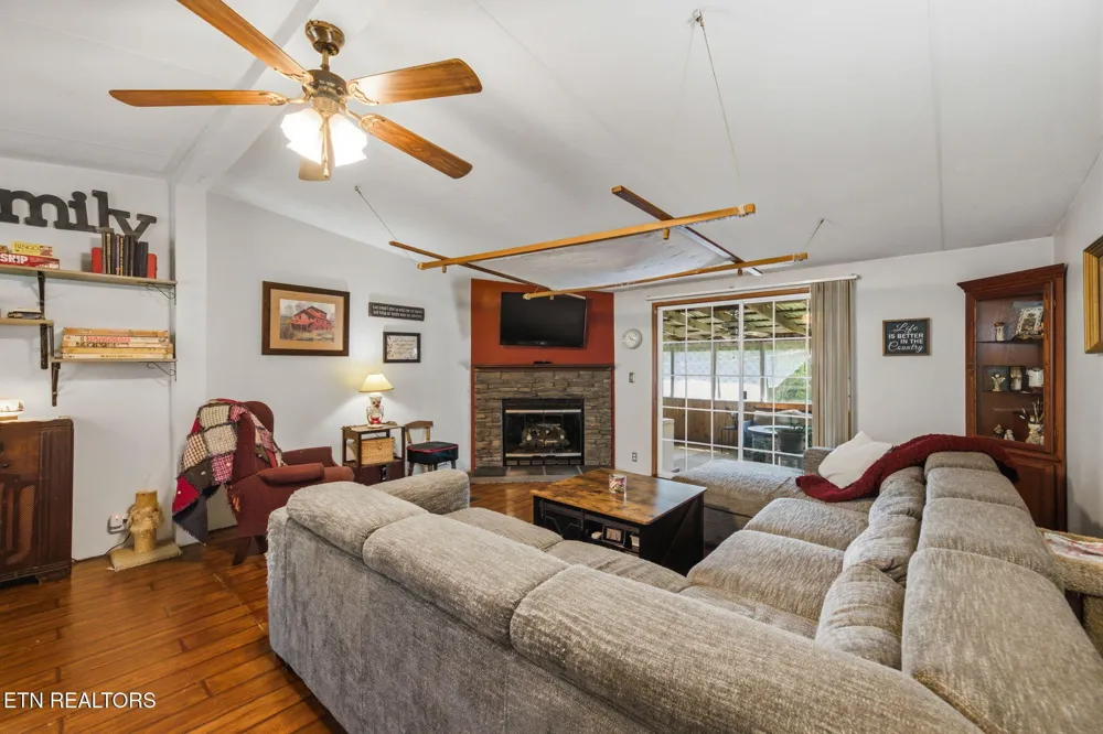 234 Greenbriar Rd Sweetwater, TN 37874