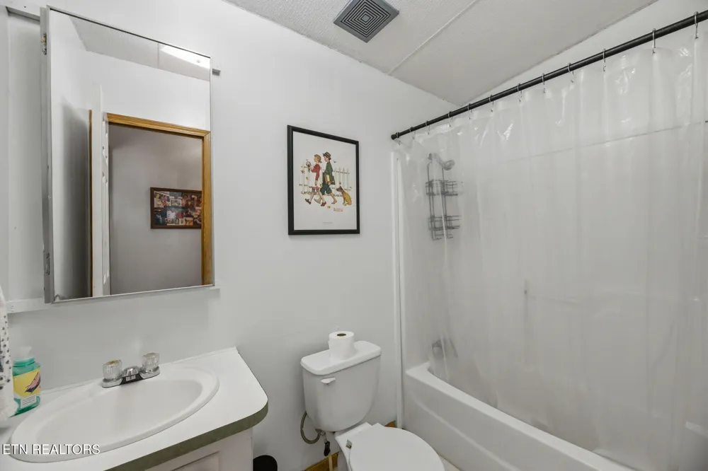 234 Greenbriar Rd Sweetwater, TN 37874