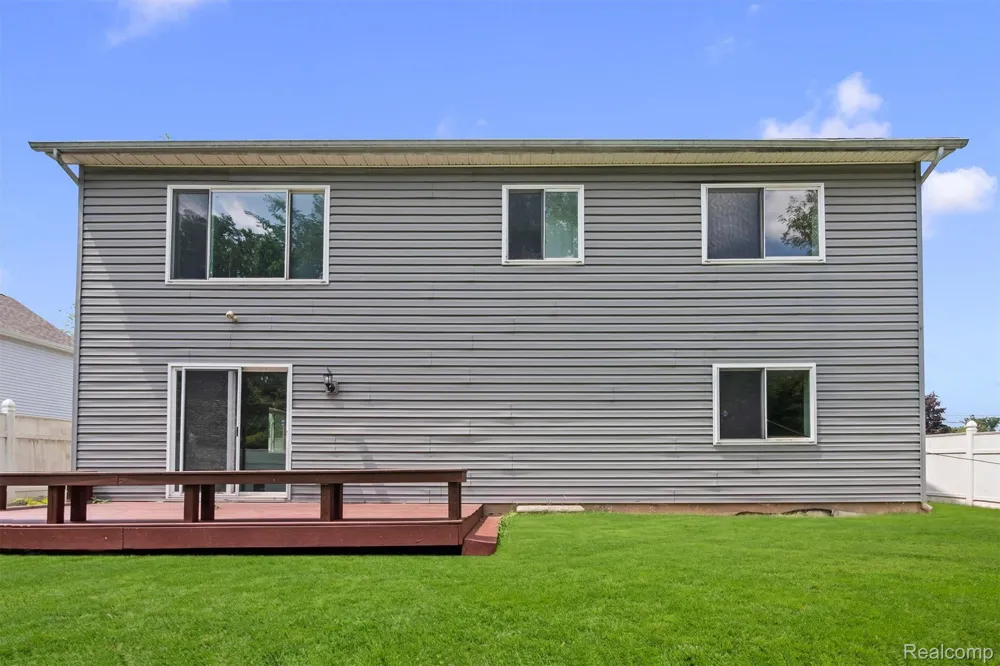 4427 Hannan Road Wayne City, MI 48184