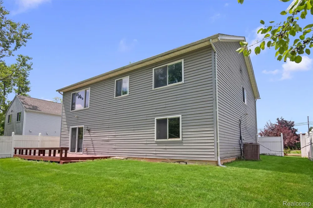 4427 Hannan Road Wayne City, MI 48184