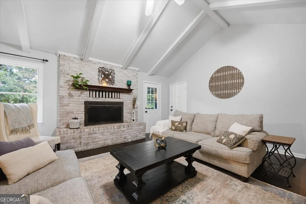 1608 Rumble RD Forsyth, GA 31029