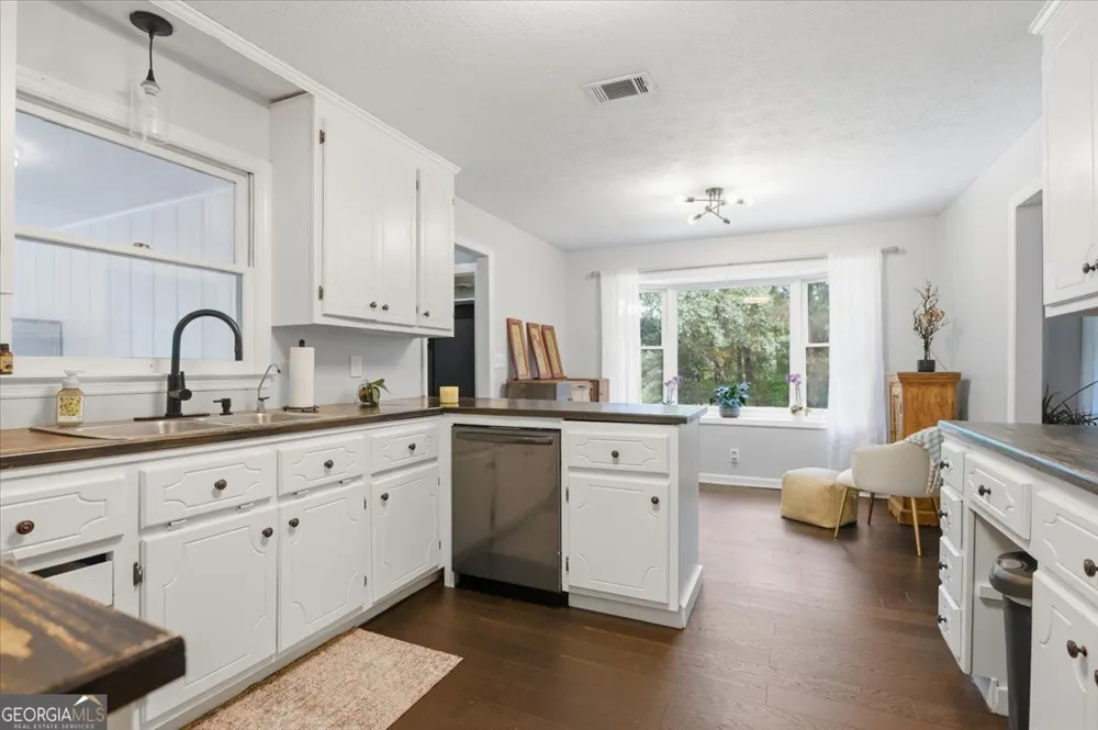1608 Rumble RD Forsyth, GA 31029