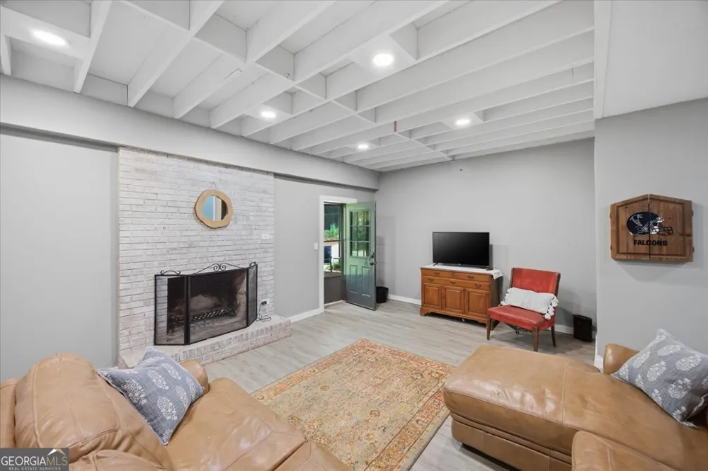 1608 Rumble RD Forsyth, GA 31029