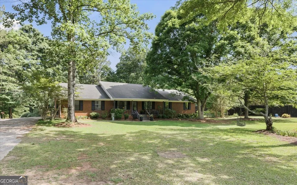 1608 Rumble RD Forsyth, GA 31029