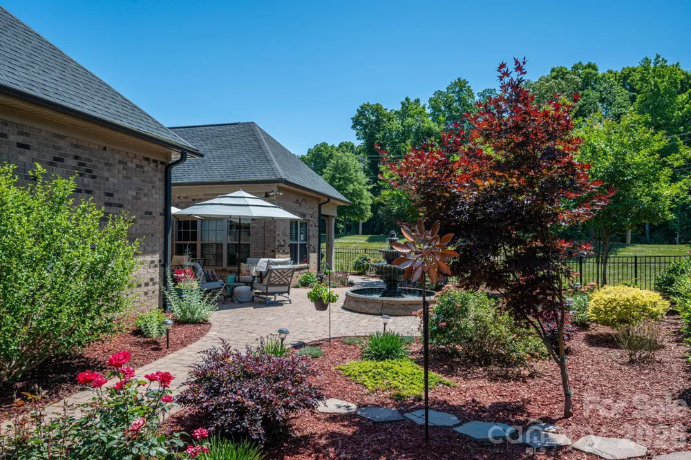 5228 Courtyard Lane Belmont, NC 28012