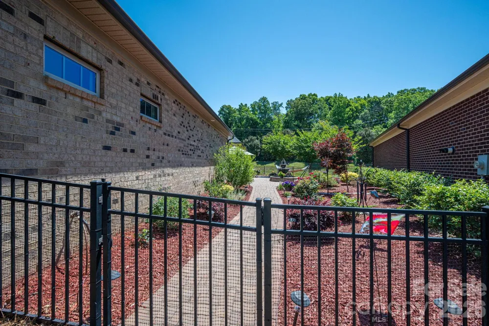 5228 Courtyard Lane Belmont, NC 28012