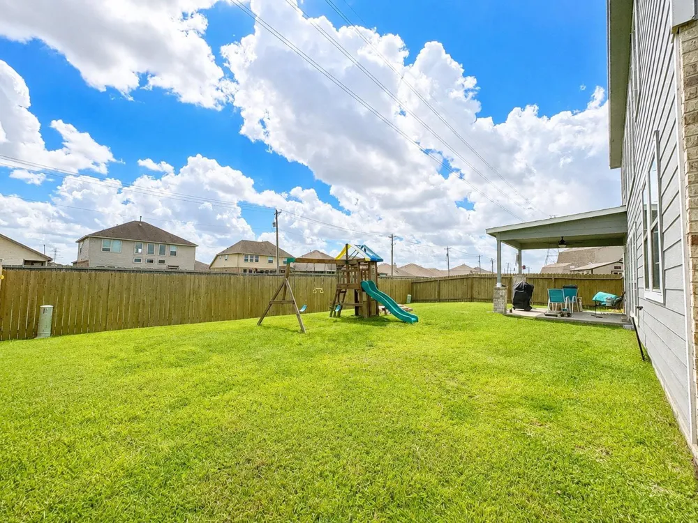 377 Selah Court Alvin, TX 77511