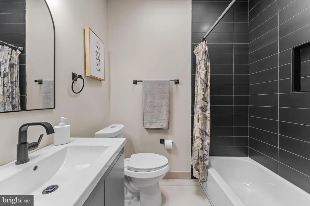1909 RUXTON AVENUE Baltimore, MD 21216