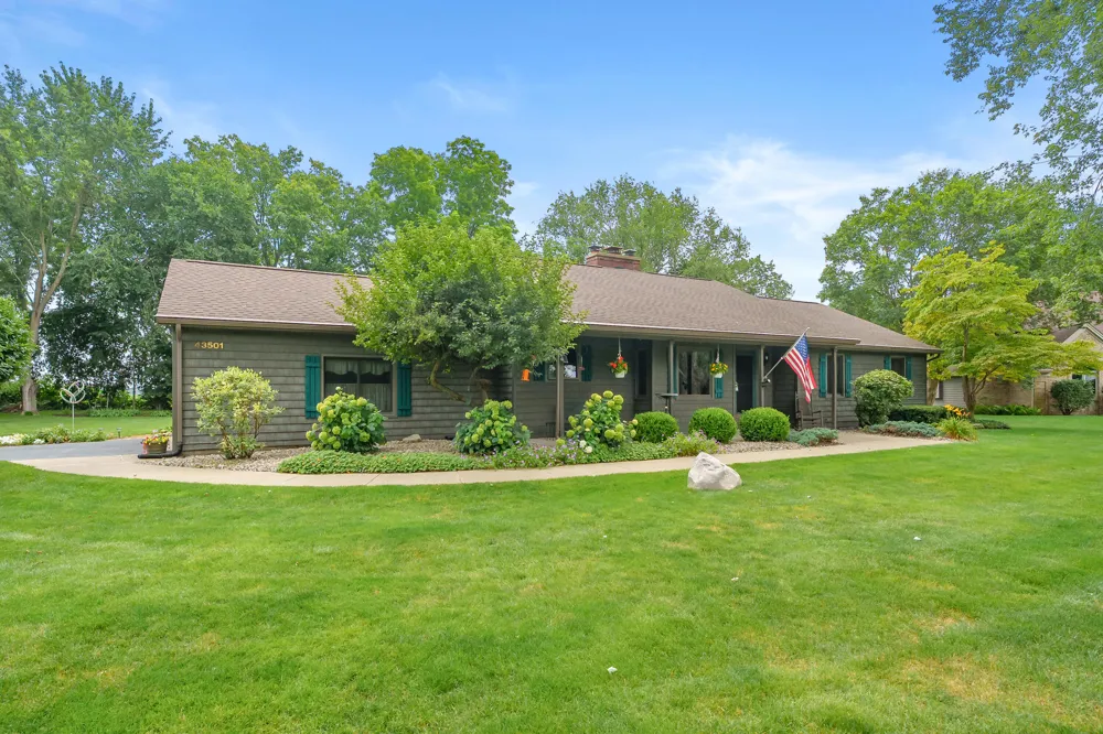 43501 Duane Lane Paw Paw, MI 49079