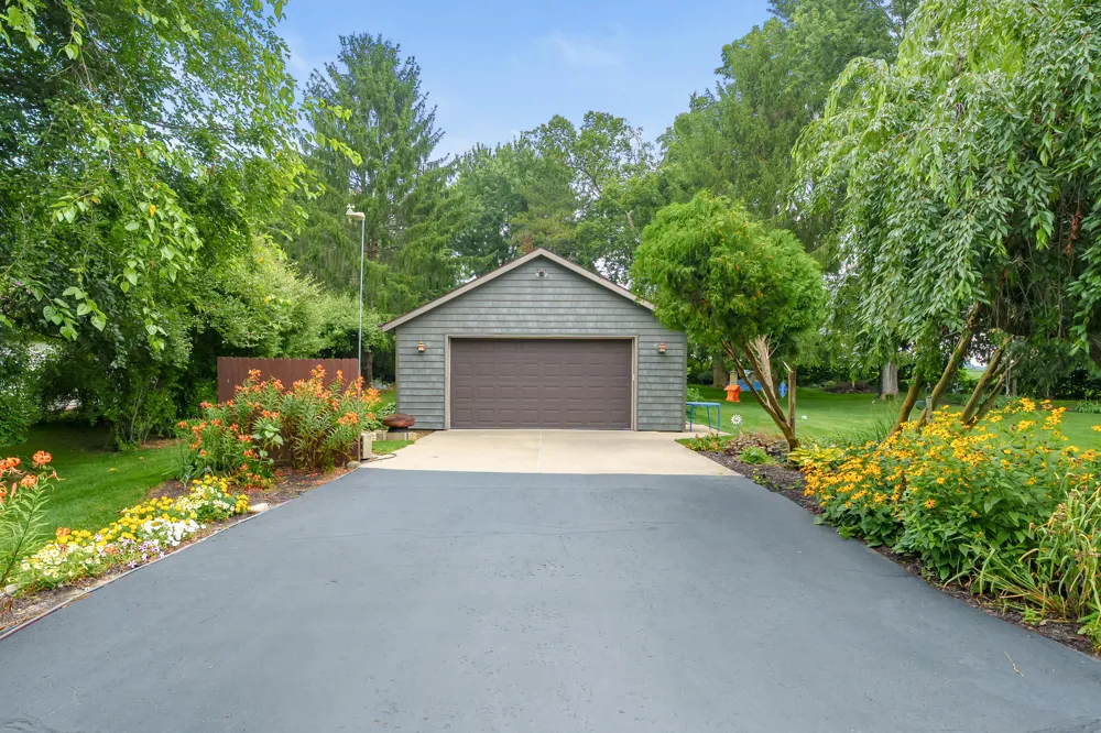 43501 Duane Lane Paw Paw, MI 49079