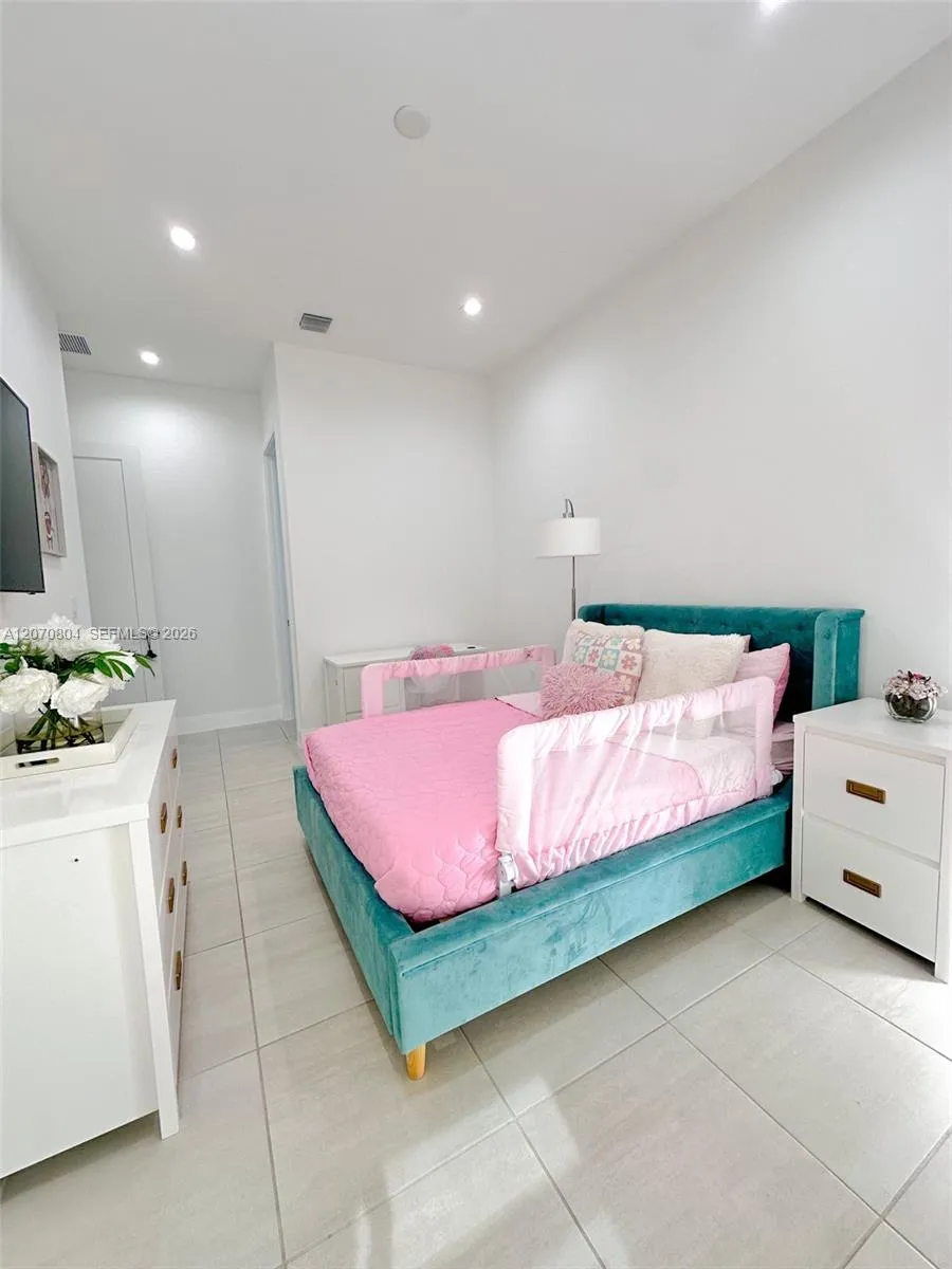8286 NW 51st Ter Doral, FL 33166