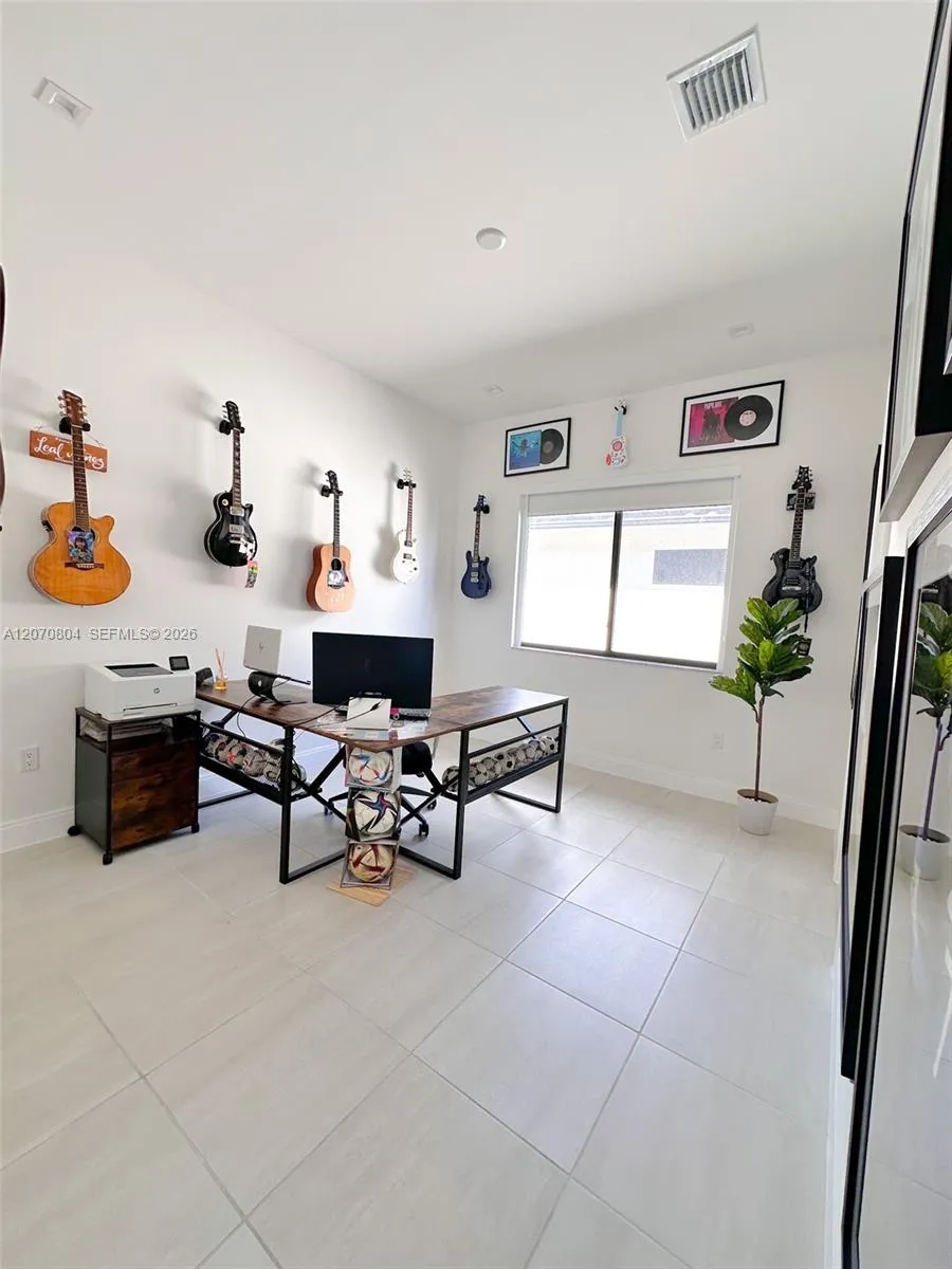 8286 NW 51st Ter Doral, FL 33166