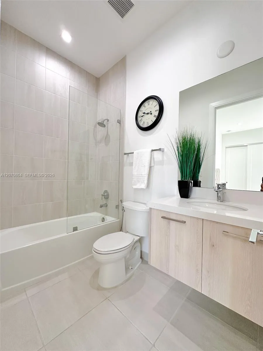 8286 NW 51st Ter Doral, FL 33166