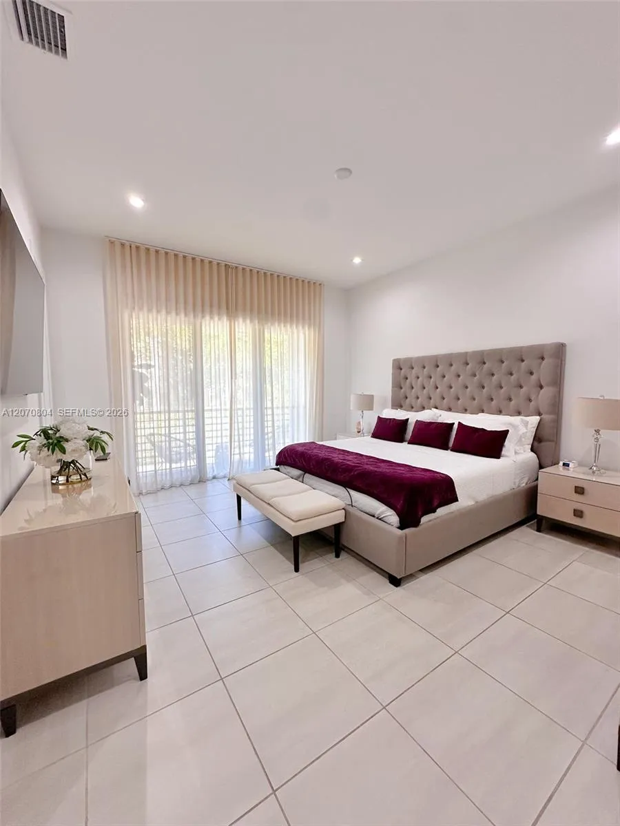 8286 NW 51st Ter Doral, FL 33166