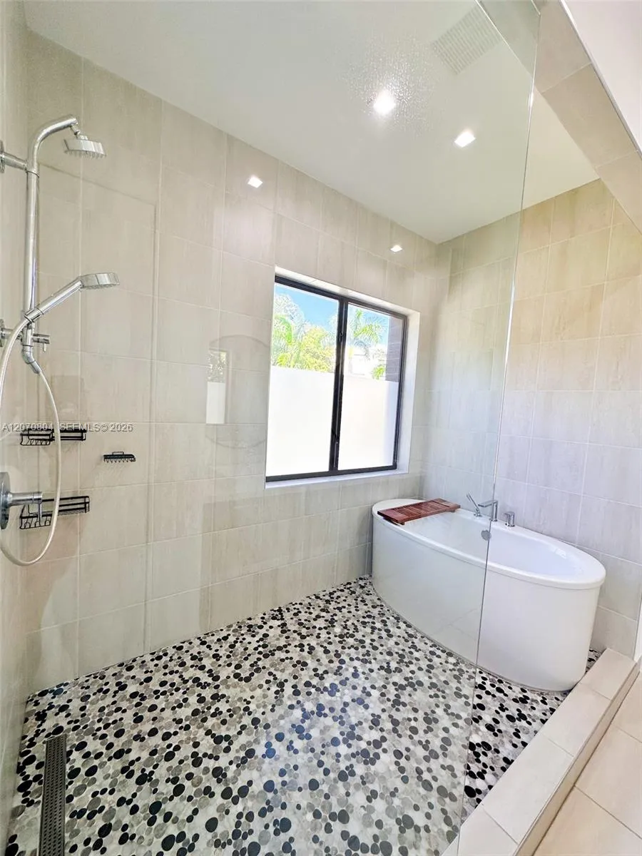 8286 NW 51st Ter Doral, FL 33166