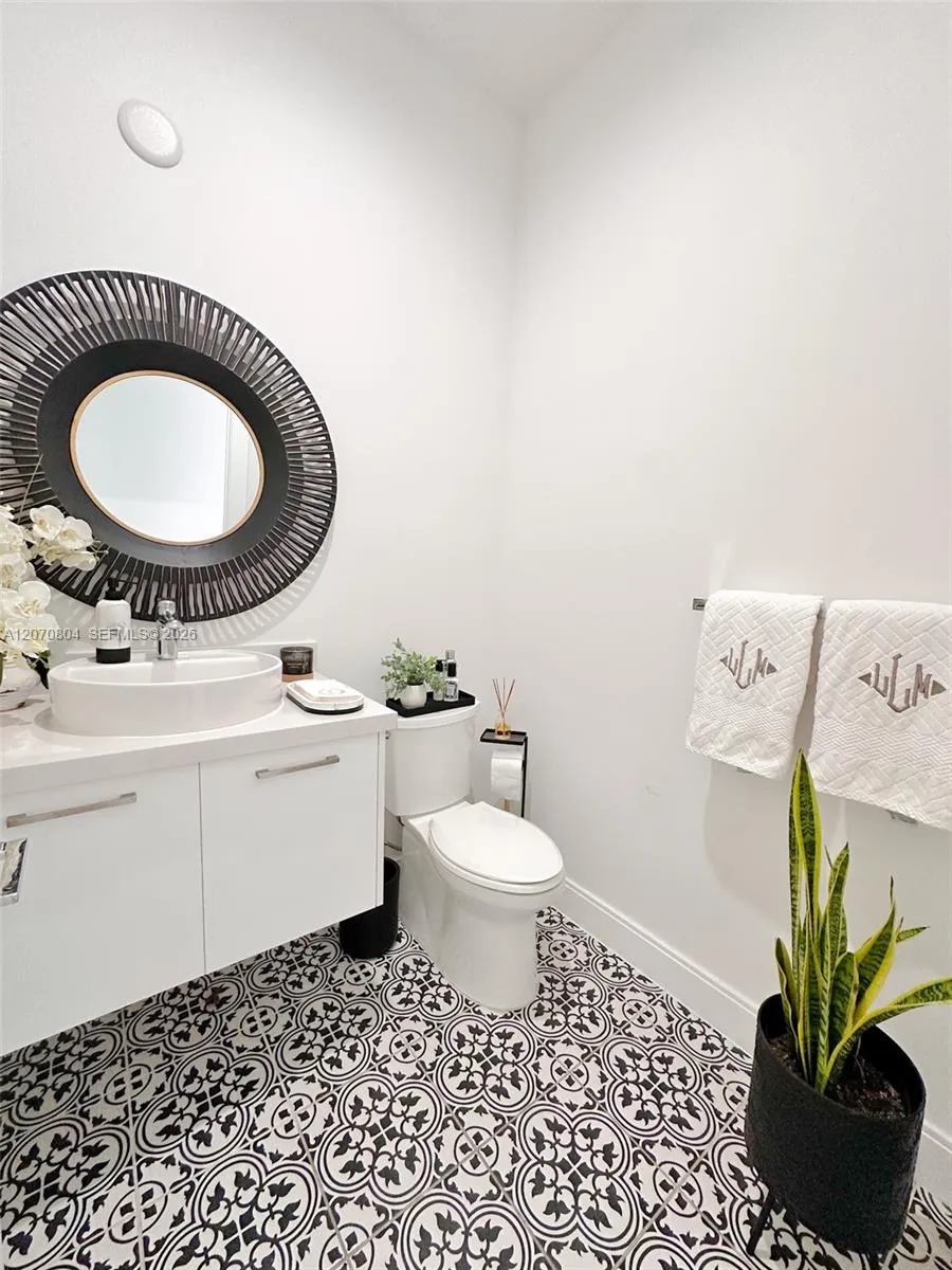 8286 NW 51st Ter Doral, FL 33166