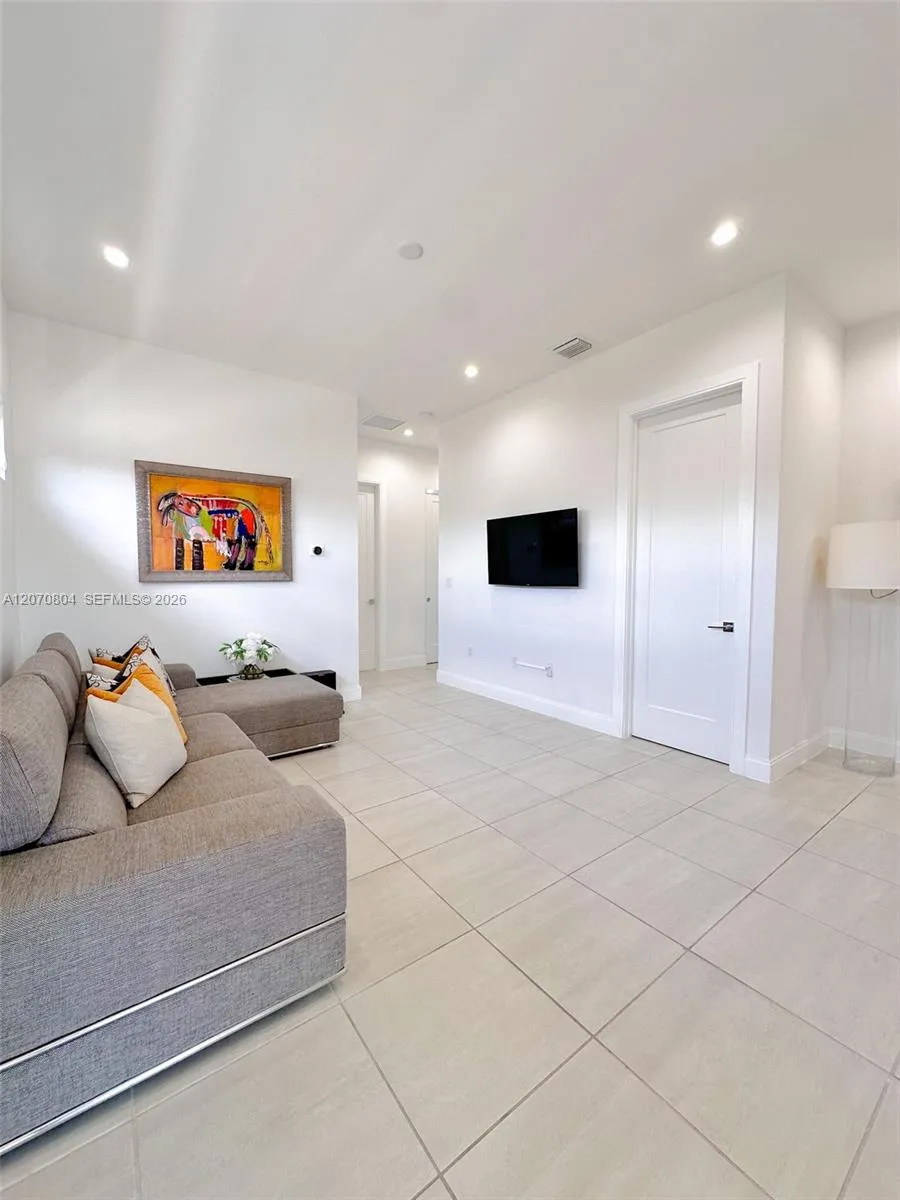 8286 NW 51st Ter Doral, FL 33166