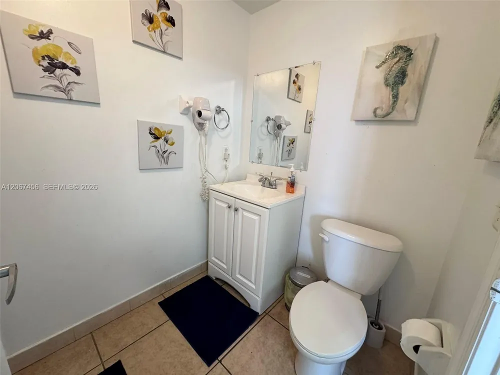 4840 NW 7th St #000 Miami, FL 33126