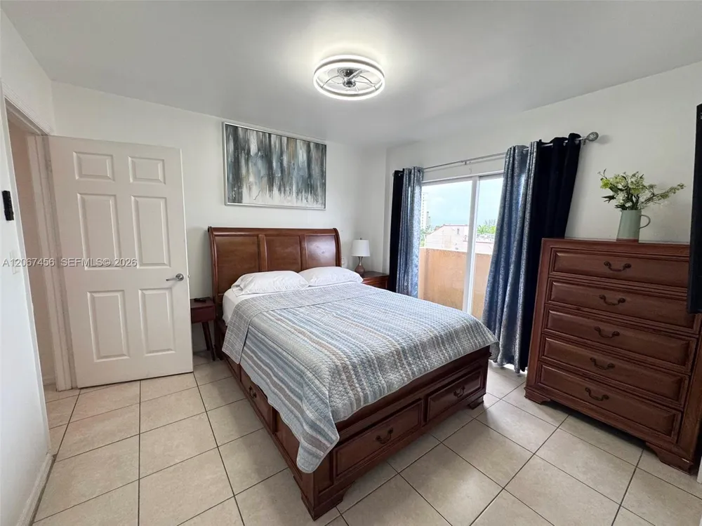 4840 NW 7th St #000 Miami, FL 33126