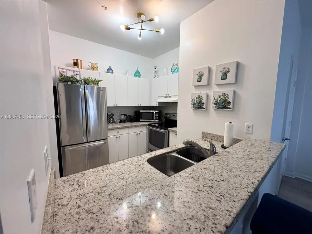 4840 NW 7th St #000 Miami, FL 33126