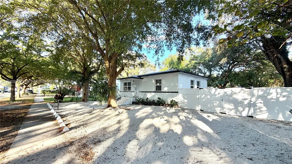 12325 NE 11th Pl North Miami, FL 33161
