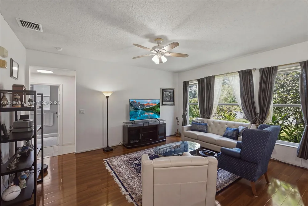 1268 NW 144th Ter Pembroke Pines, FL 33028