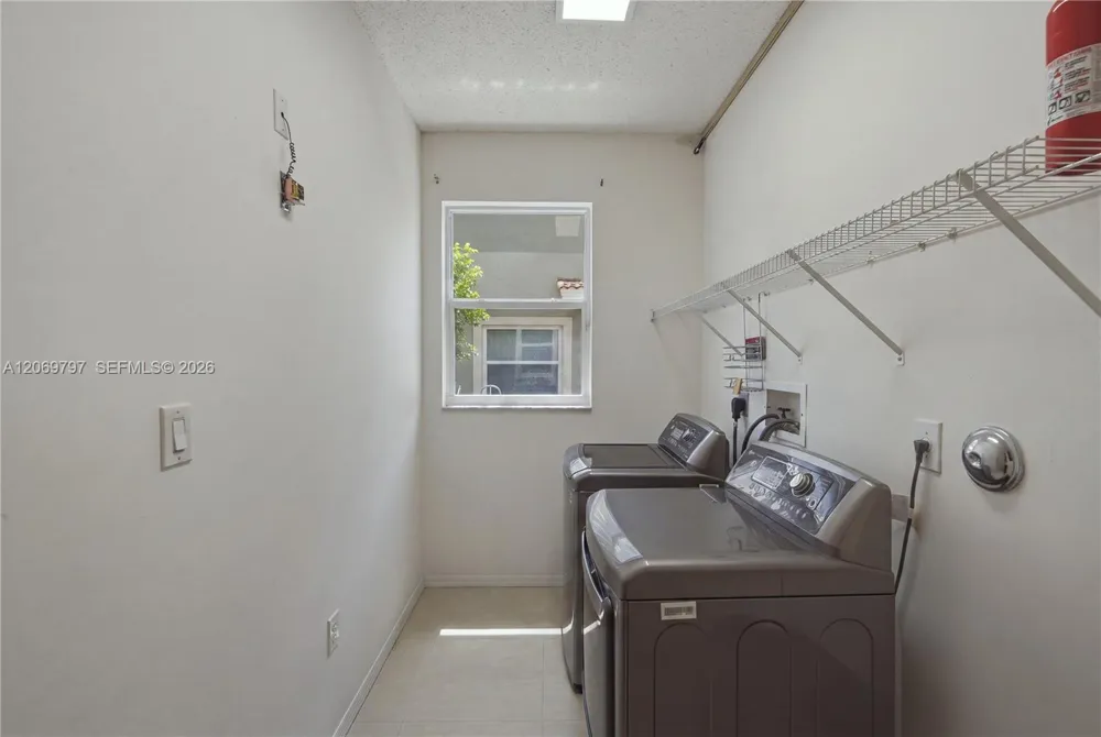 1268 NW 144th Ter Pembroke Pines, FL 33028