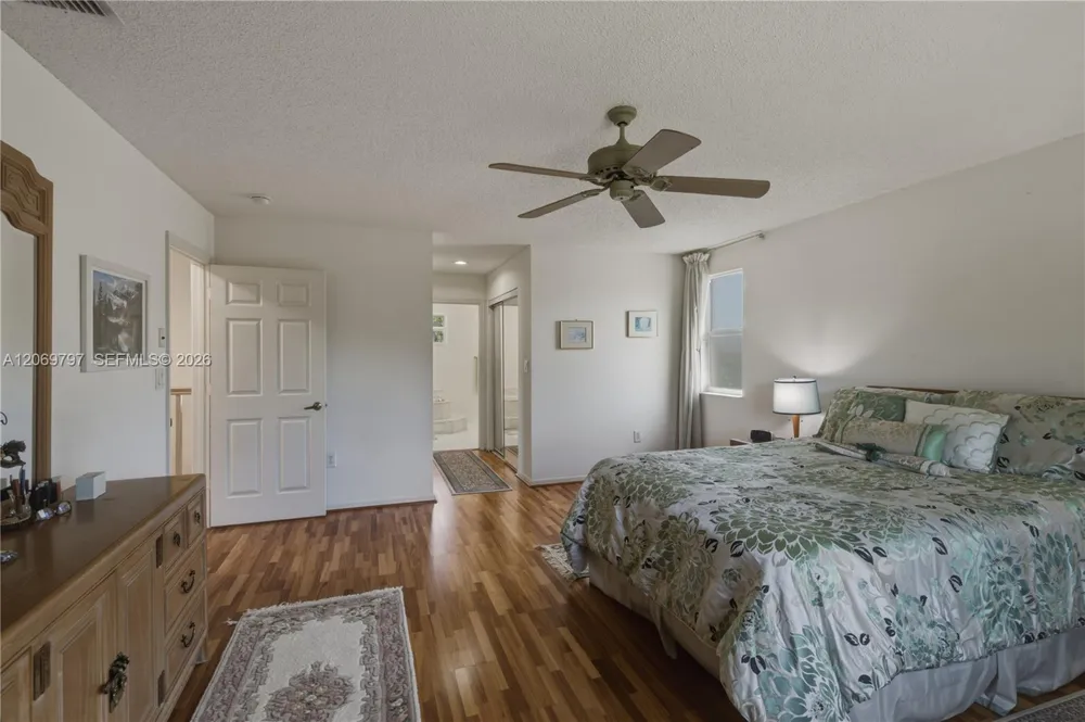 1268 NW 144th Ter Pembroke Pines, FL 33028