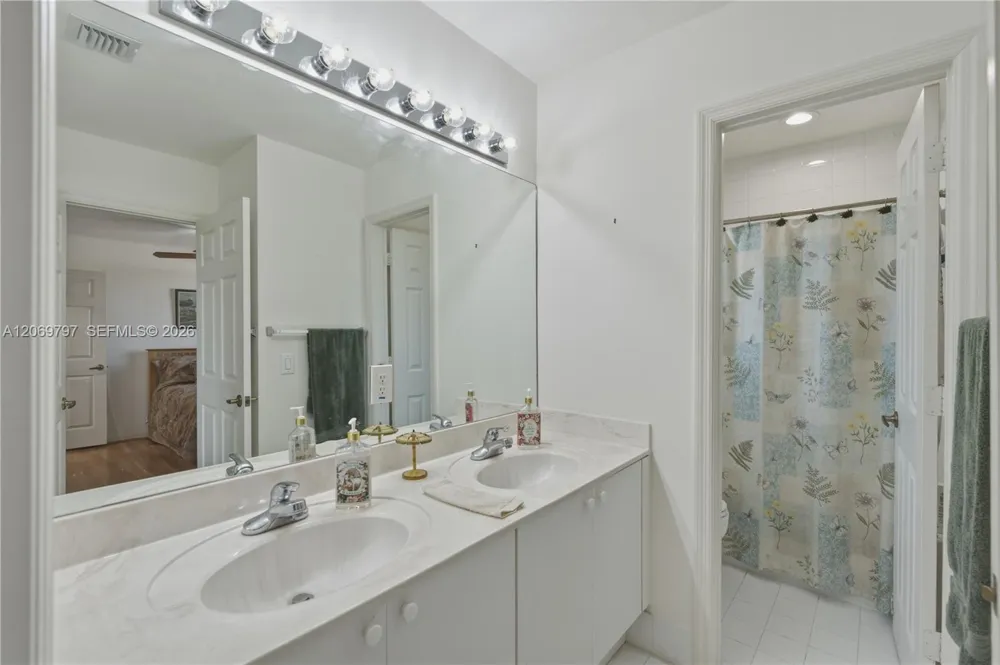 1268 NW 144th Ter Pembroke Pines, FL 33028
